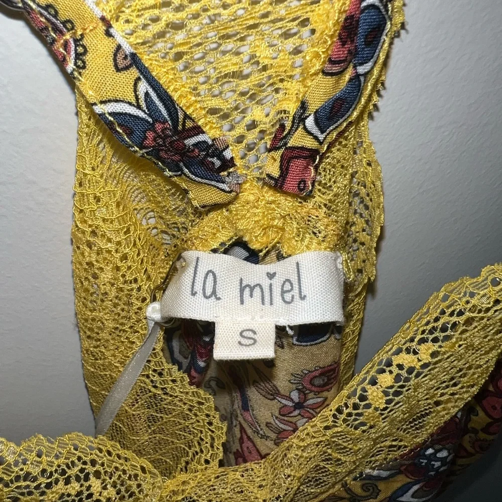 Floral Lace Tank Top - Picture 5 of 5